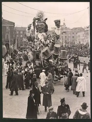 Fotografie Ansicht Nizza, Maskenumzug Karneval 1939, Festwagen am Place Massena