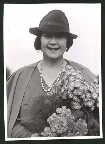 Fotografie Portrait Tollie Zellmann bei der Ankunft in Aspern 1938