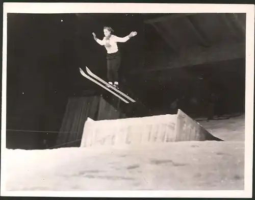 Fotografie Ansicht New York, Skisprungschanze im Madison Square Garden 1938