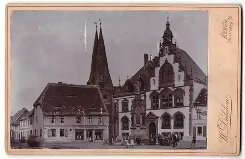 Fotografie W. Dalchon, Egeln, Ansicht Egeln, Ladengeschäft Friedrich Kortum am Rathaus