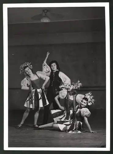 Fotografie Urania, Vorführung Tanzgruppe Grete Reinhart 1942