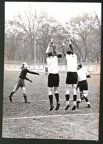 Fotografie Ansicht Wien, WAC-Platz, Handballspiel Altturn gegen WAC