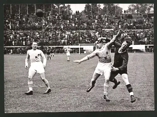 Fotografie Ansicht Wien, Praterstadion, Handballspiel WAC Wien gegen SV Waldhof Mannheim 1939