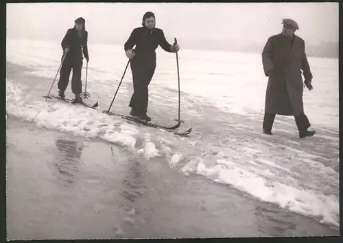 Fotografie Ansicht Berlin, Skilaufen auf dem Müggelsee 1939