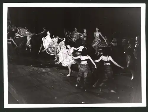 Fotografie Ansicht Wien, Tanzgruppe Lilly von Wieden im Konzerthaus, 7.6.1944