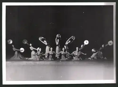 Fotografie Ansicht Wien, Bühnenvorführung der Tanzgruppe Lilly von Wieden im Konzerthaus, 7.6.1944