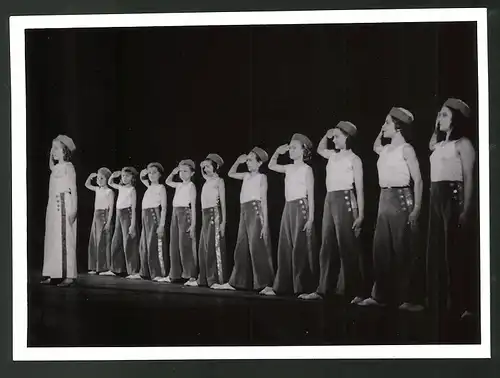 Fotografie Ansicht Wien, Kinder-Tanzgruppe Lilly von Wieden im Konzerthaus, 7.6.1944