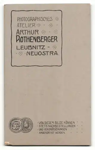 Fotografie Arthur Rothenberger, Leubnitz-Neuostra, Portrait junge Dame in zeitgenössischer Kleidung