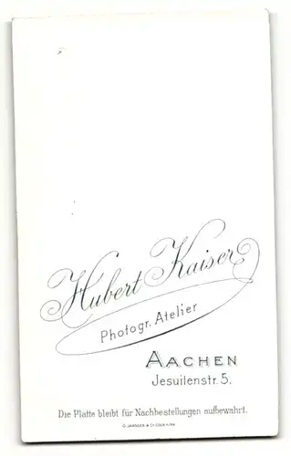 Fotografie Hubert Kaiser, Aachen, Portrait junge Dame mit zurückgebundenem Haar