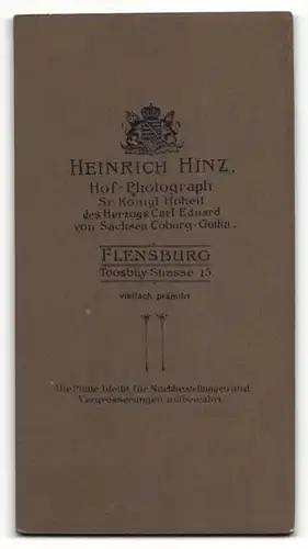 Fotografie Heinrich Hinz, Flensburg, Frau mit Brille und Damenkrawatte