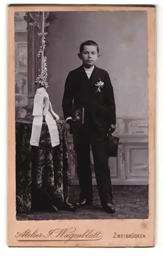 Fotografie J. Wagenblatt, Zweibrücken, Portrait Kommunikant mit Gebetsbuch