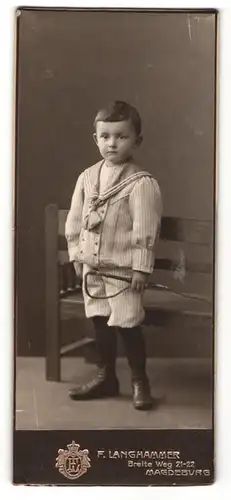 Fotografie F. Langhammer, Magdeburg, kleiner Junge mit Peitsche in der Hand
