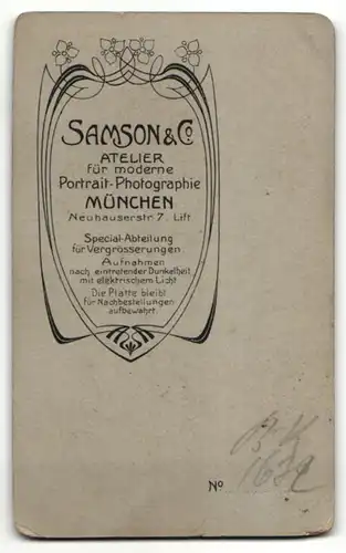 Fotografie Samson & Co., München, Portrait Kommunikantin mit Kerze und Gebetsbuch