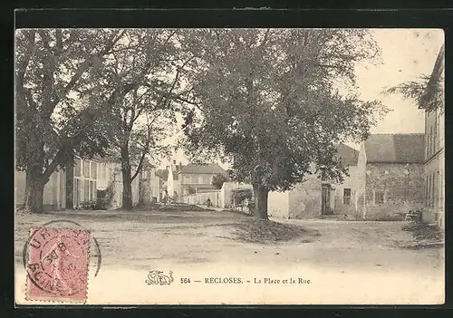 AK Recloses, La Place et la Rue