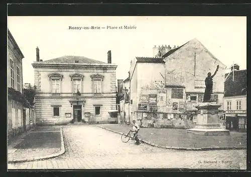 AK Rozoy-en-Brie, Place et Mairie