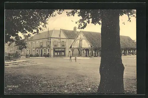 AK Beaumont-du-Gatinais, Vieilles Halles, Place du Marché