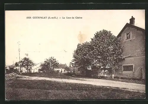 AK Courpalay, La Cour du Cloître