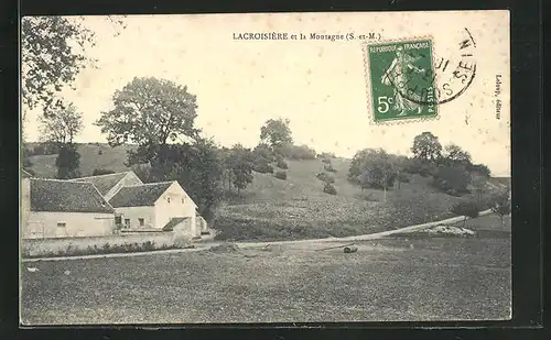 AK Lacroisiére, Hof mit Strasse