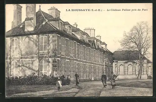 AK La Houssaye, Le Château Palisse pris du Parc