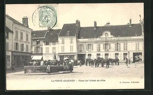 AK La Ferté-Gaucher, Place de l`Hôtel de Ville