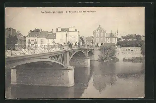 AK La Ferté-sous-Jouarre, Le Pont et la rue des Pelletiers