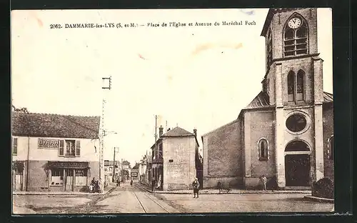 AK Dammarie-les-Lys, Place de l`Eglise et Avenue du Maréchal Foch