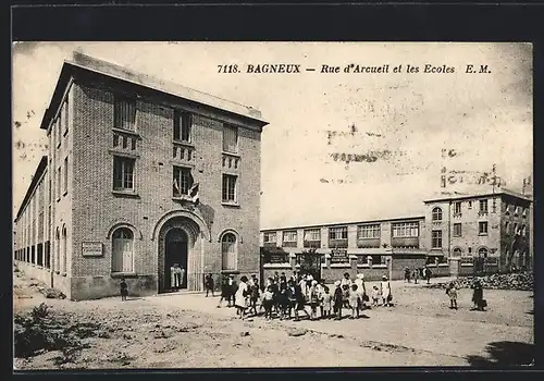 AK Bagneux, Rue d`Arcueil et les Ecoles