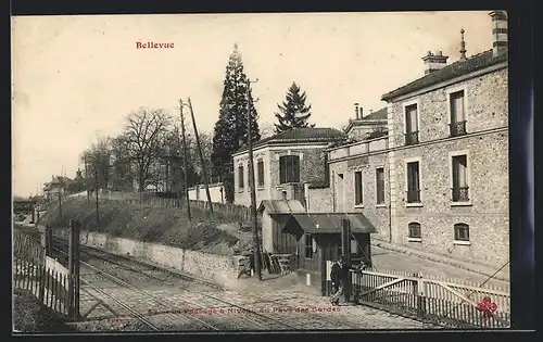 AK Bellevue, Le Passage à Niveau du Pavé des Gardes