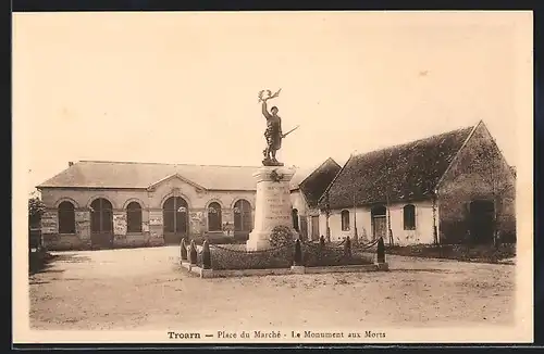 AK Troarn, Place du Marché, Le Monument aux Morts