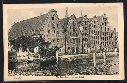 AK Lübeck, Alte Lagerhäuser an der Trave