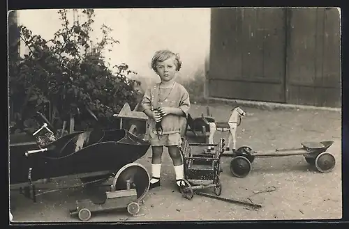 AK Kind mit Spielzeug