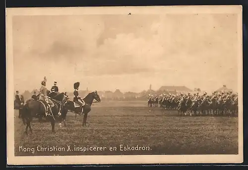 AK Kong Christian X. inspicerer en Eskadron