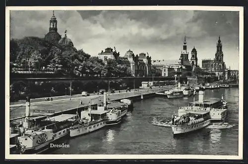 AK Dresden, Uferpartie mit Kirche und Dampfer Bastei