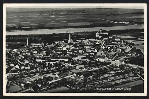 AK Pretzsch a. d. Elbe, Ortsansicht mit Kirche aus der Vogelschau