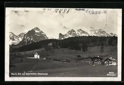 AK Maria Alm bei Saalfelden, Unterkunftshaus und kleine Kapelle