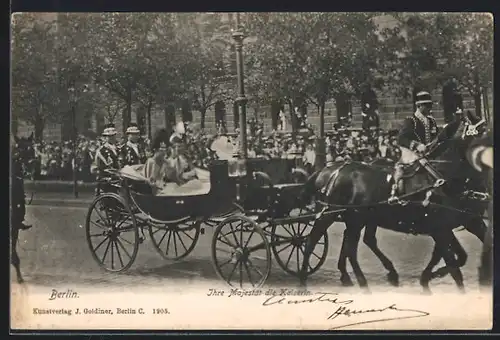 AK Berlin, Kaiserin Auguste Victoria Königin von Preussen bei einer Kutschfahrt