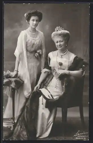 AK Kaiserin Auguste Victoria von Preussen samt ihrer Tochter