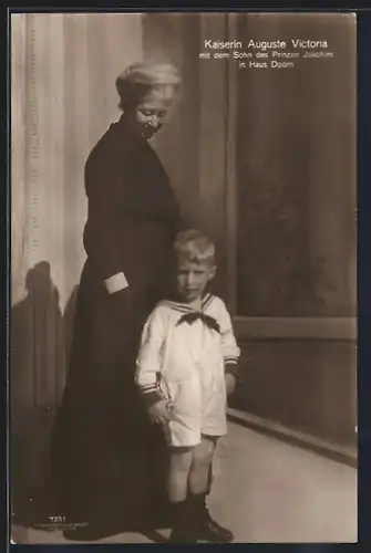 AK Kaiserin Auguste Victoria mit dem Sohn des Prinzen Joachim im Haus Doorn