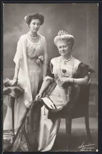 AK Kaiserin Auguste Victoria von Preussen samt ihrer Tochter