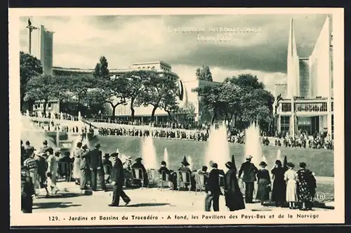 AK Paris, Exposition internationale 1937, Jardins et Bassins du Trocadero & les Pavillons des Pay-Bas et Norvege