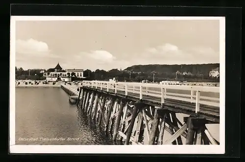 AK Timmendorfer Strand, Landungsbrücke mit Blick auf Strandhalle / Kurhotel Denker