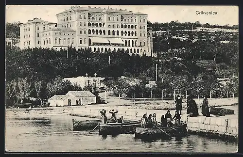 AK Crikvenica, Hafenpartie mit Blick zum Hotel Therapia Palace