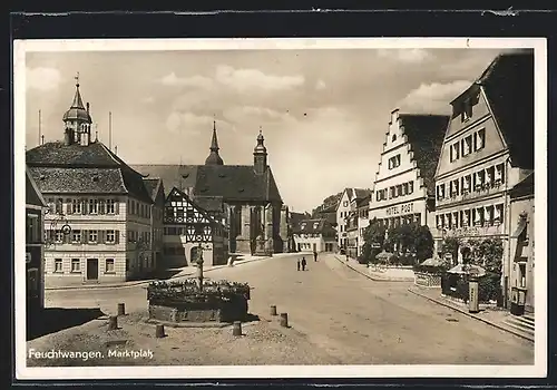 AK Feuchtwangen, Marktplatz mit Hotel Post und Brunnen