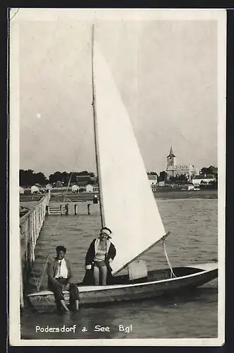 AK Podersdorf am See, Ortsansicht, Segelboot am Steg