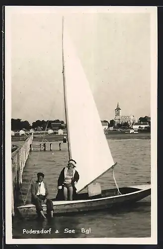 AK Podersdorf am See, Ortsansicht, Segelboot am Steg