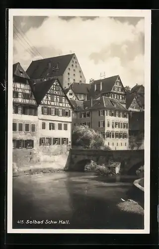 AK Schw. Hall, Flusspartie mit Fachwerkbauten und Brücke