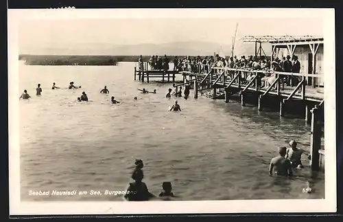 AK Neusiedl, Seebad mit Badegästen und Steg