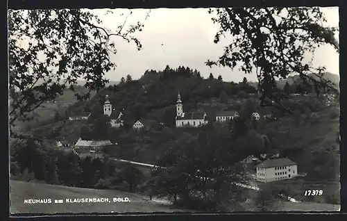 AK Neuhaus am Klausenbach, Ortsansicht mit Kirche