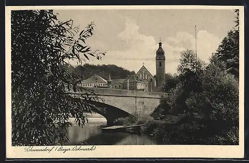 AK Schwandorf /Bayer. Ostmark, Uferpartie mit Kirche und Brücke