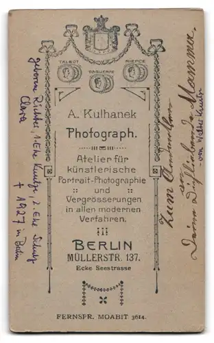 Fotografie A. Kulhanek, Berlin, Müllerstr. 137, Attraktive Dame mit eleganter Frisur und charmantem Lächeln